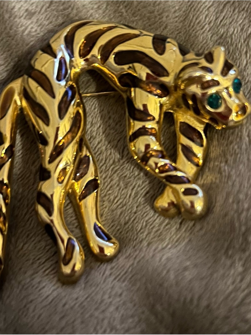 Gold-Tone TigerCINER looking Pin Brooch with Brown Enamel Stripes and Green Eyes